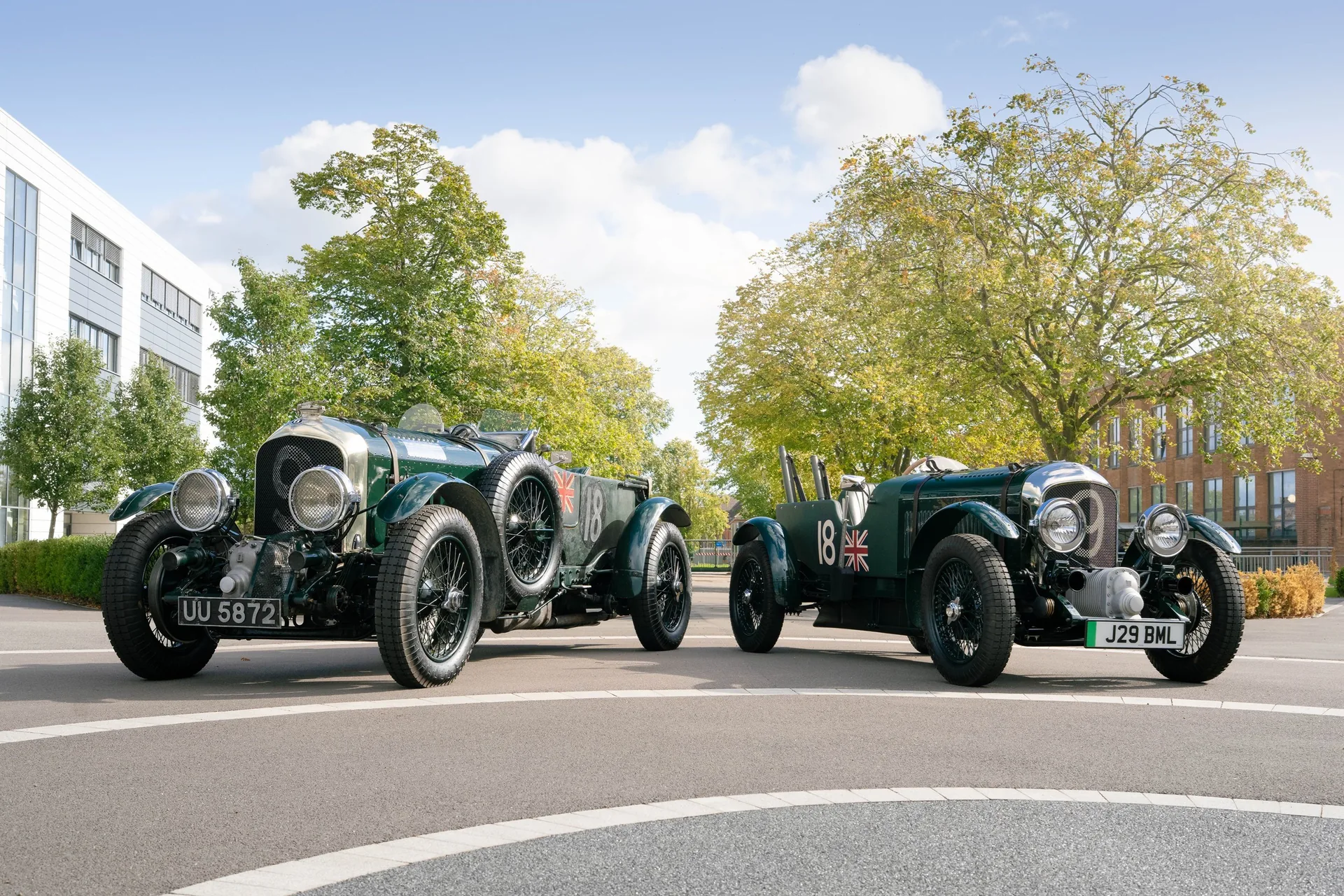 Bentley Blower Team Car No. 2 neben dem elektrischen Blower Jnr