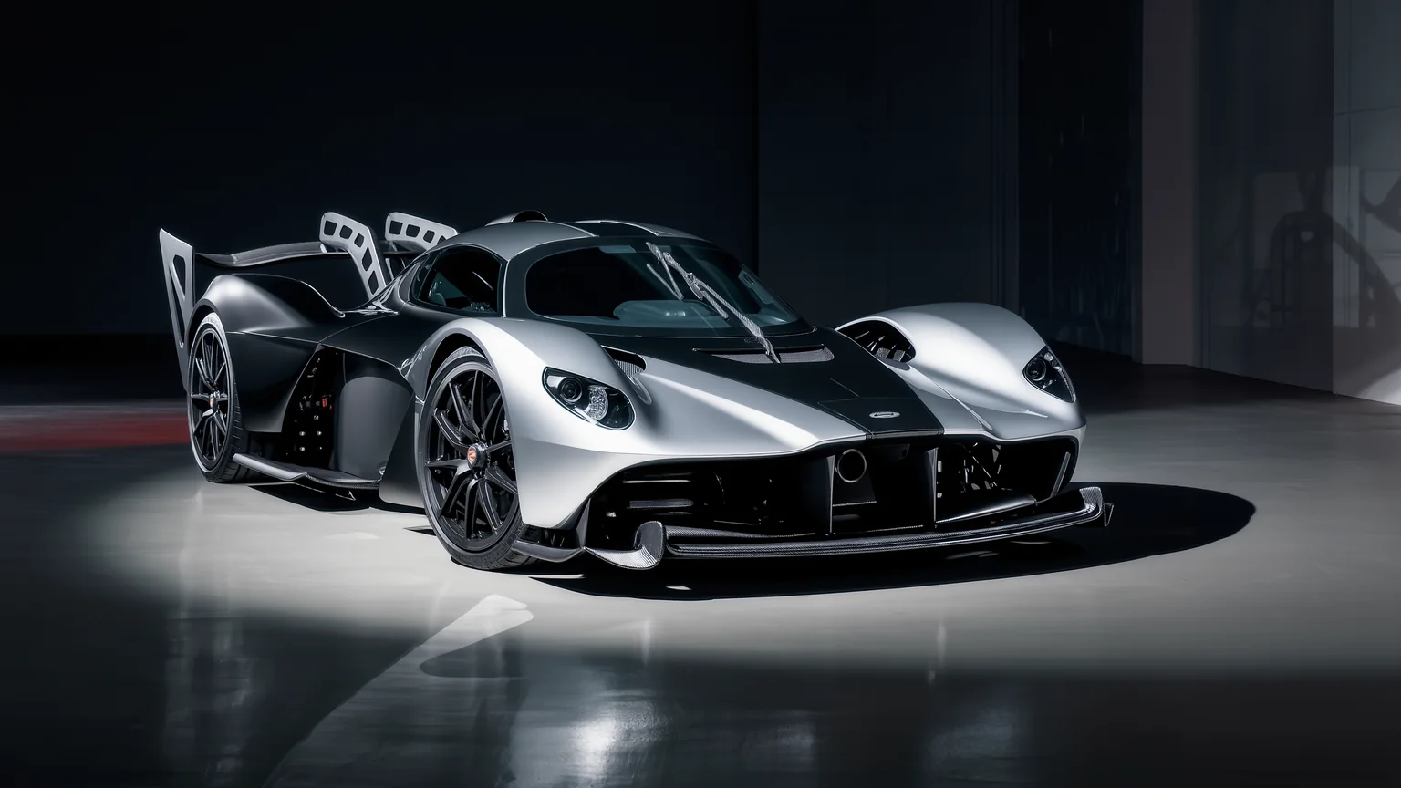 Extremer schwedischer Hypercar mit einzigartiger Technik in dramatischem Licht
