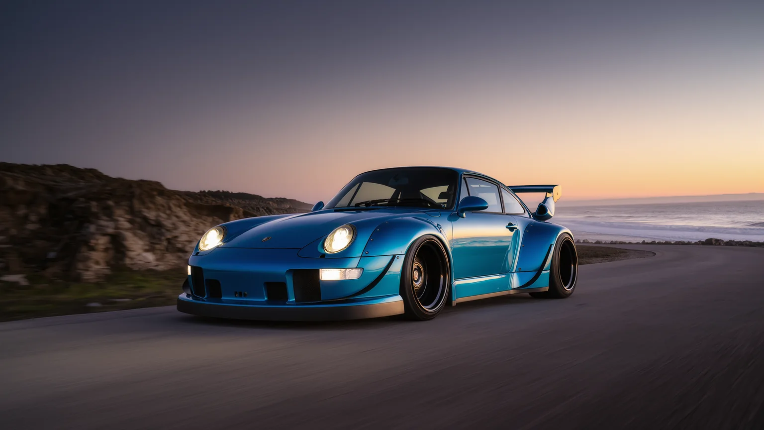 Porsche 911 Turbo mit breiter Hüfte und markantem Heckflügel